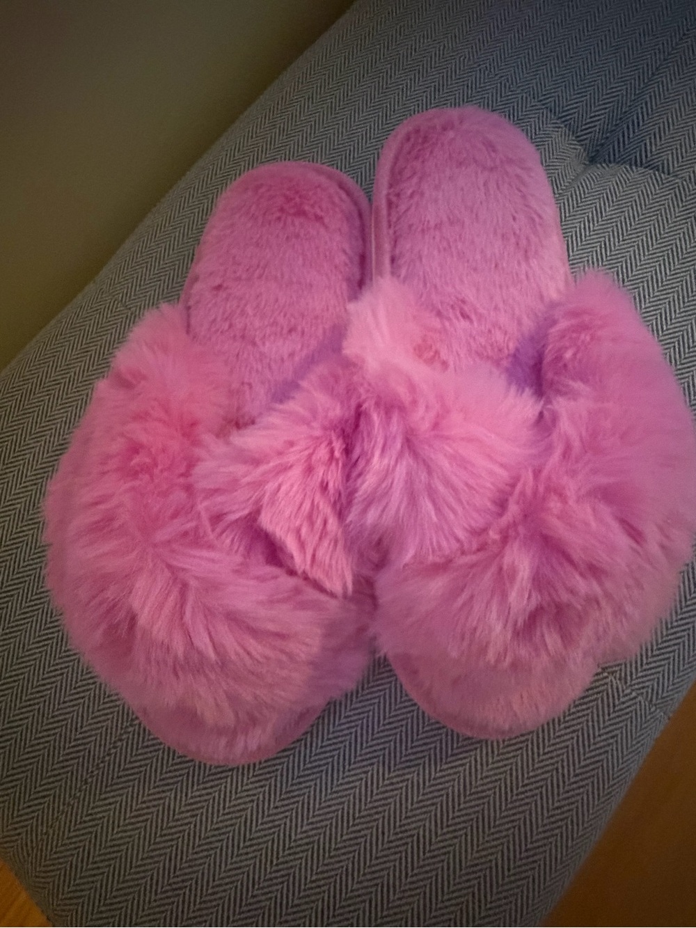 🆕 Plush Pink Faux-Fur Slide Slippers - Women